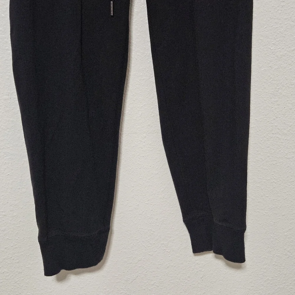 Lululemon cropped jogger style pants size 4